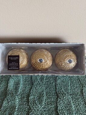 Tahari Halloween Gold Eyeball 👁️ Decor Gold Balls Set of 3 NEW!
